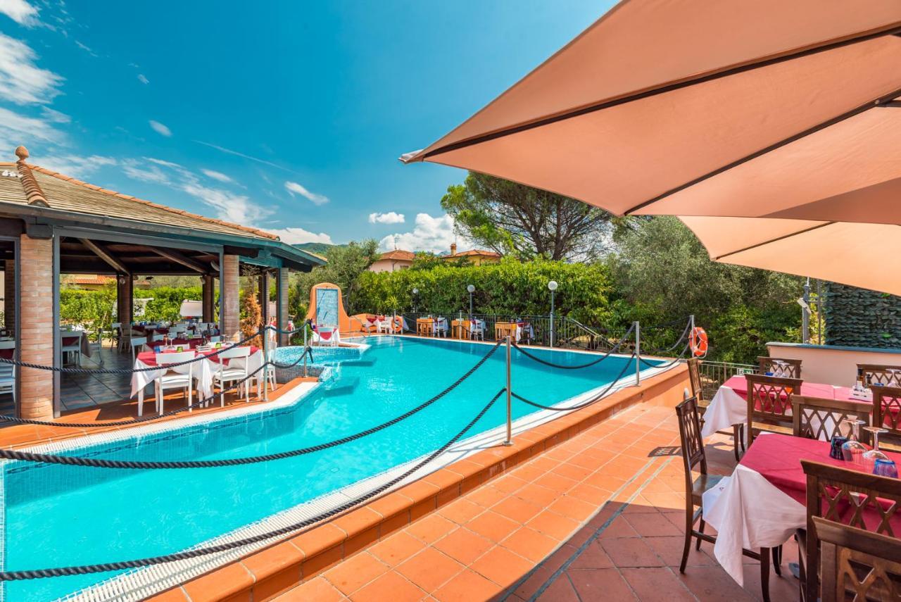 Hotel La Pietra Restaurant Fosdinovo Eksteriør bilde